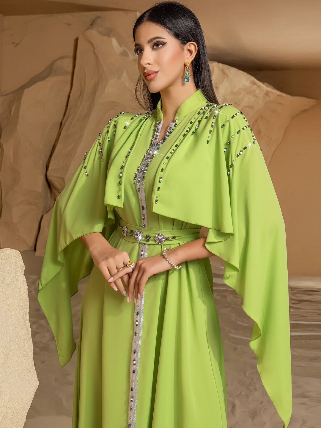 Caftan arabe luxueux cousu à la main et orné de perles