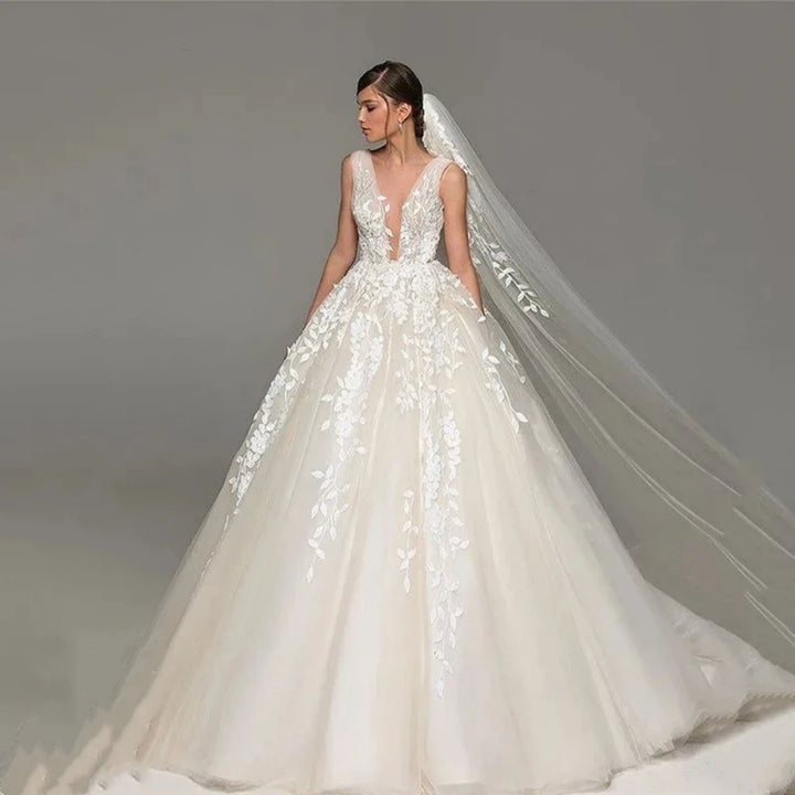 Sleeveless Appliques Bridal Dress