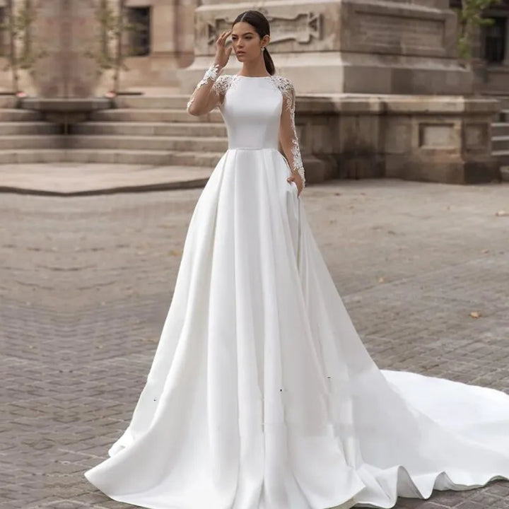 Romantic O-Neck Appliques Bridal Gown