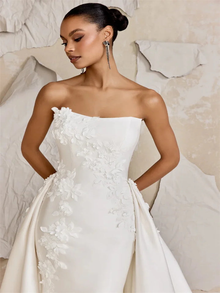 Regal Strapless Neckline Wedding Dress