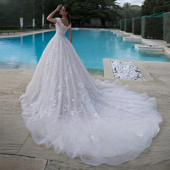 Elegant Appliques Bride Dress