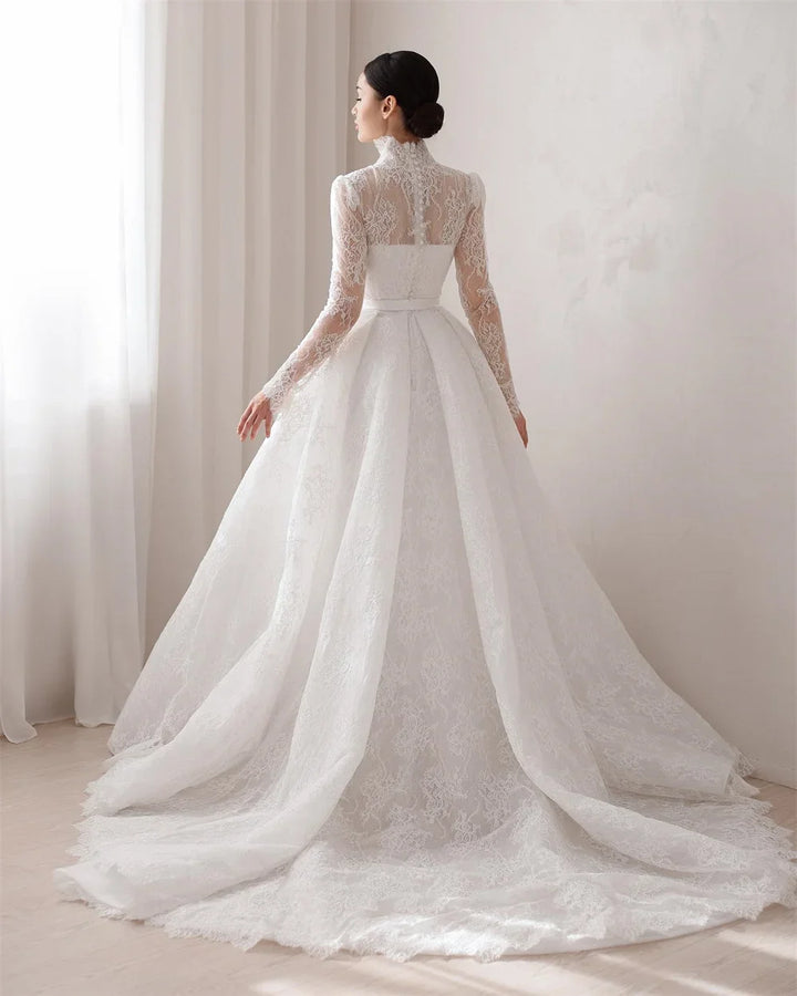 Beautiful Full V-neck Lace Wedding Dress