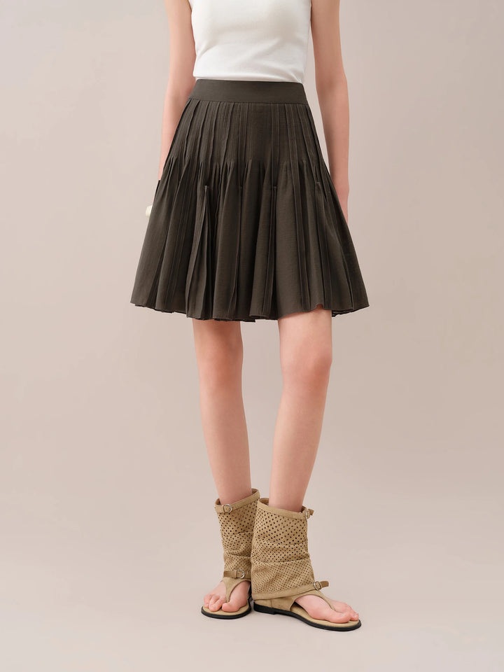 Dark brown pleated mini skirt with elastic waistband