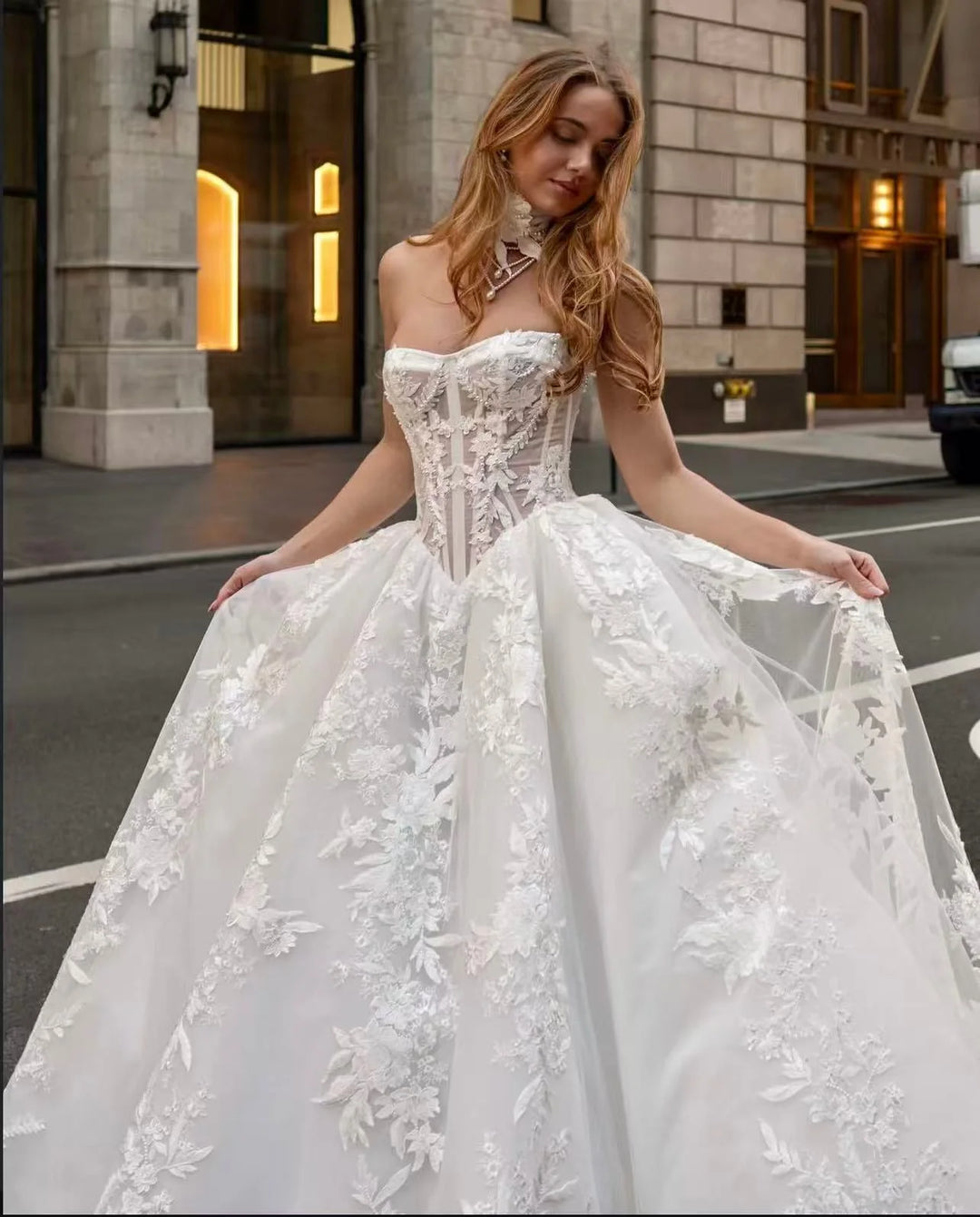 Exquisite A-Line Appliques Bridal Dress