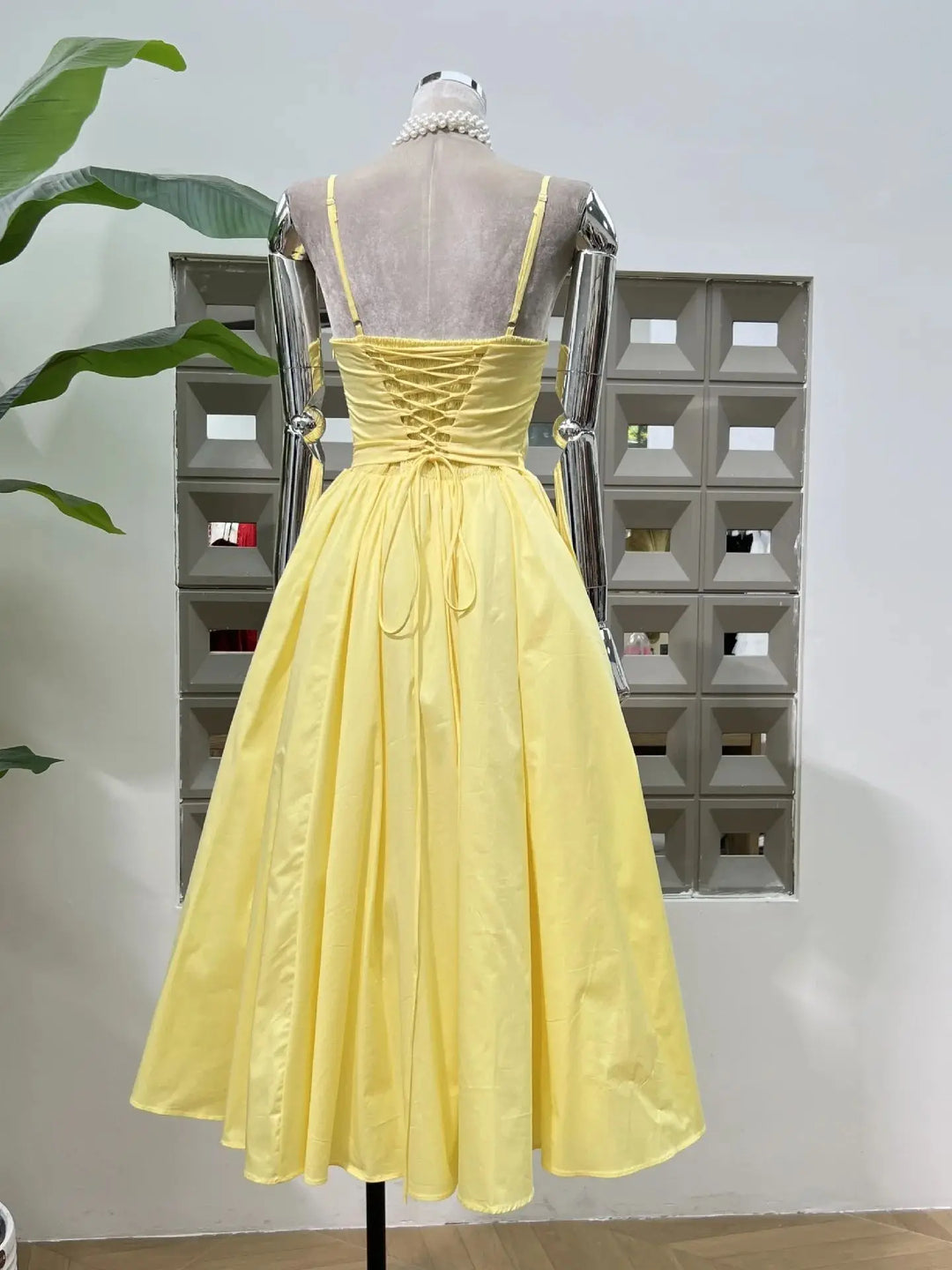 Lovely Mid-Length Evening Party Dress
