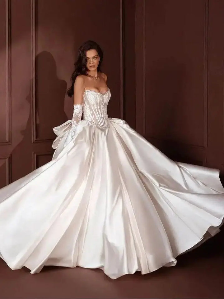 Robe de mariée trapèze bustier tendance