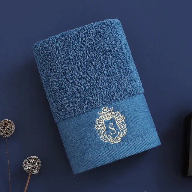 Cotton bath towel, blue with gold embroidered crest