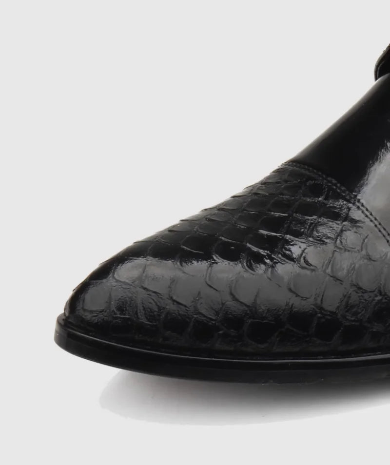 Handsome Embossed Fish Scale Patterned Shoes