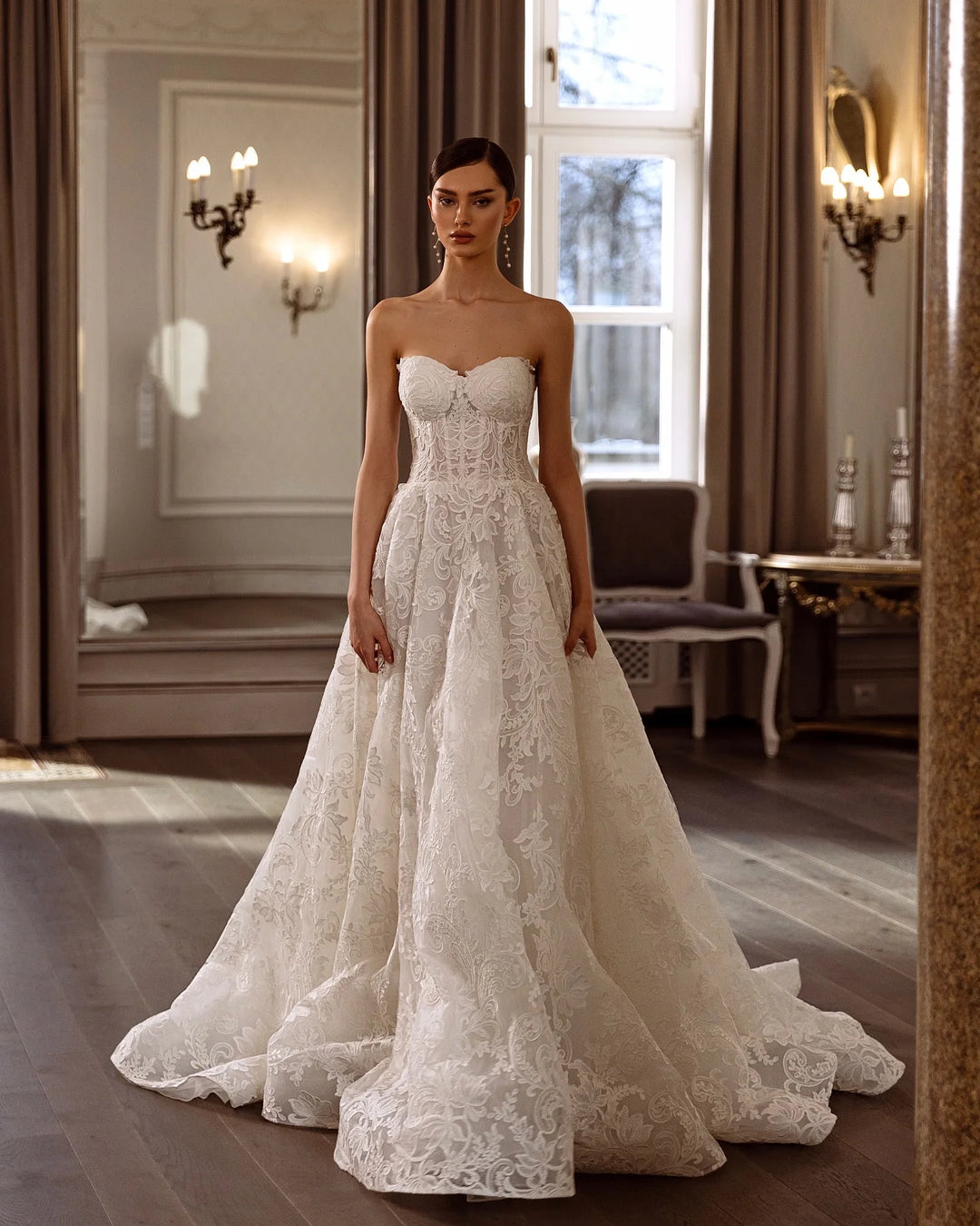 Luxury Sweetheart Appliques Bridal Gown