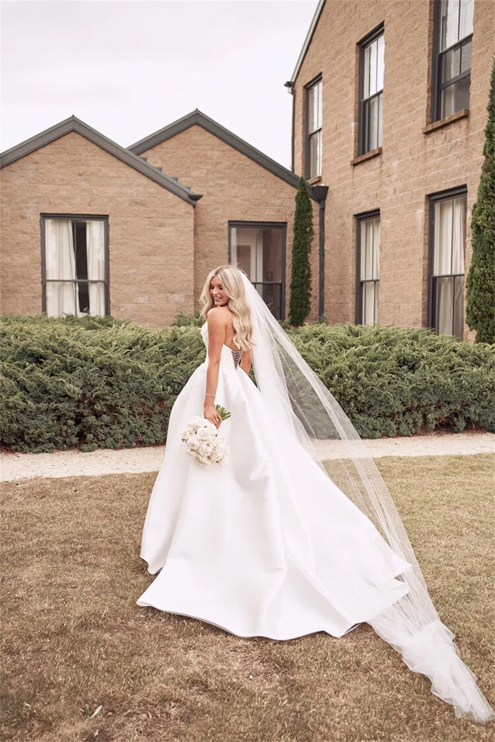 Superbe robe de mariée trapèze plissée en satin