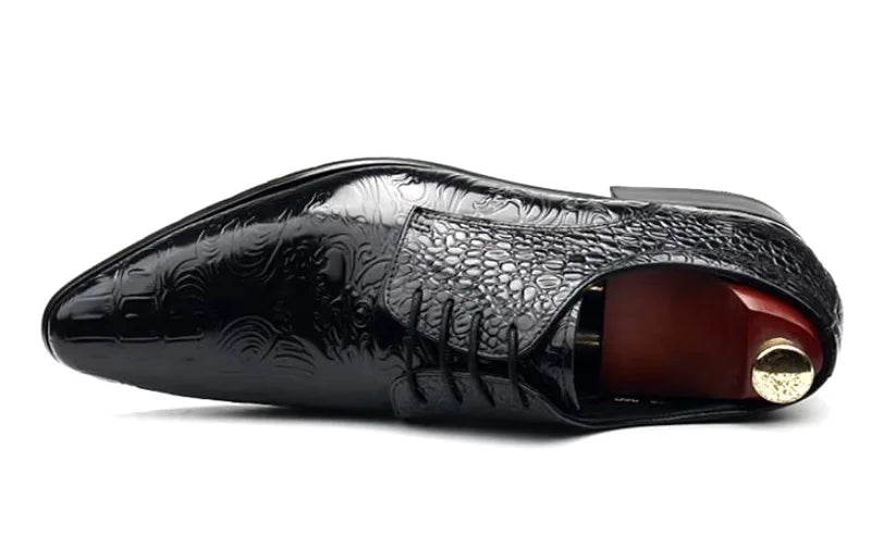 Exquisite Embossing Formal Shoes