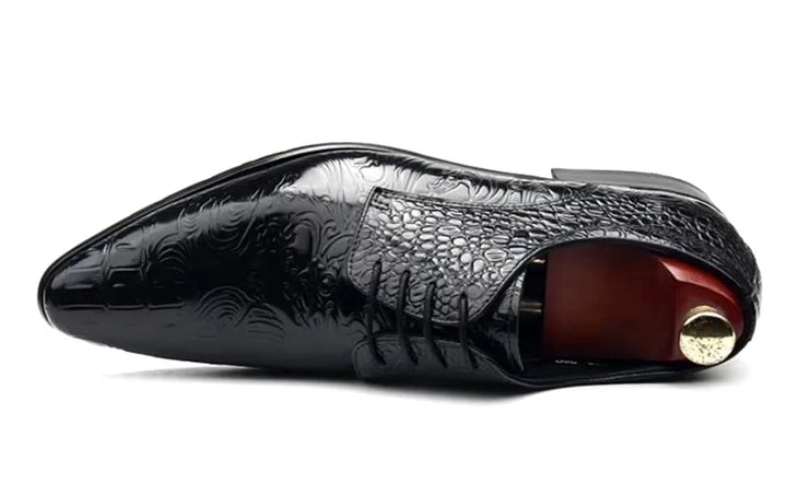 Exquisite Embossing Formal Shoes