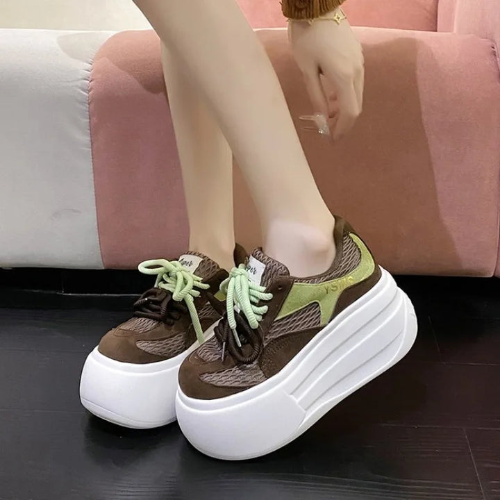 Sophisticated Breathable Sports Sneakers