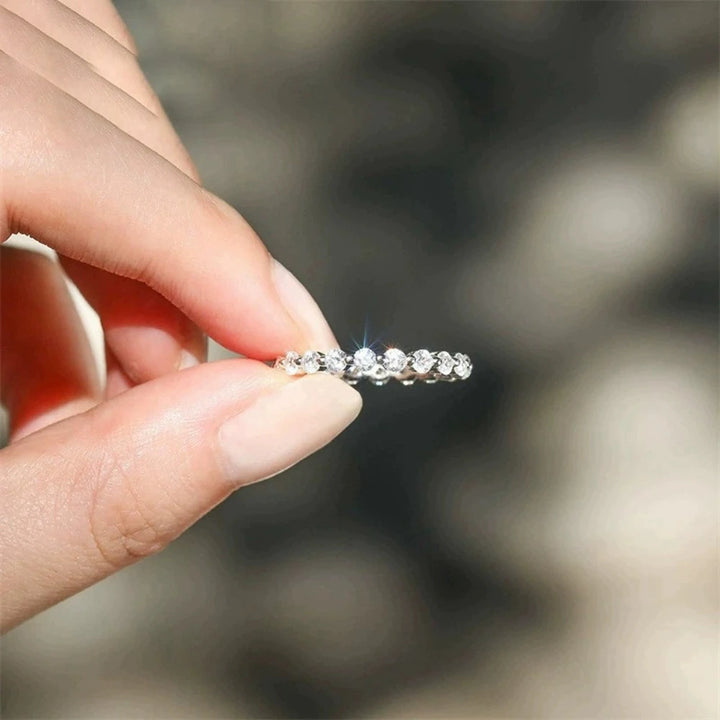 Sparkling Sapphire Round Cut Ring