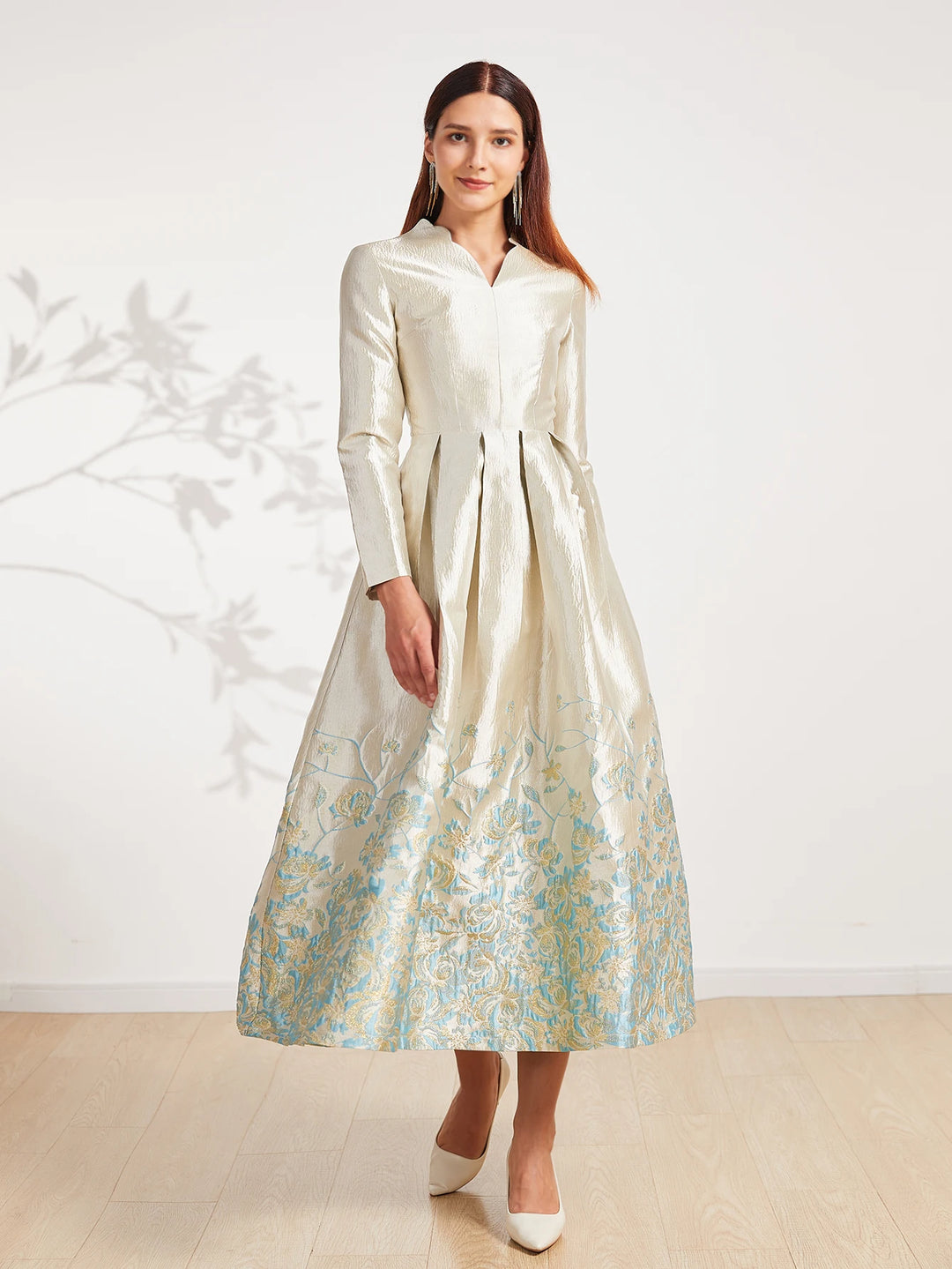 Exquisite Embroidery Wide-Armlet Dress