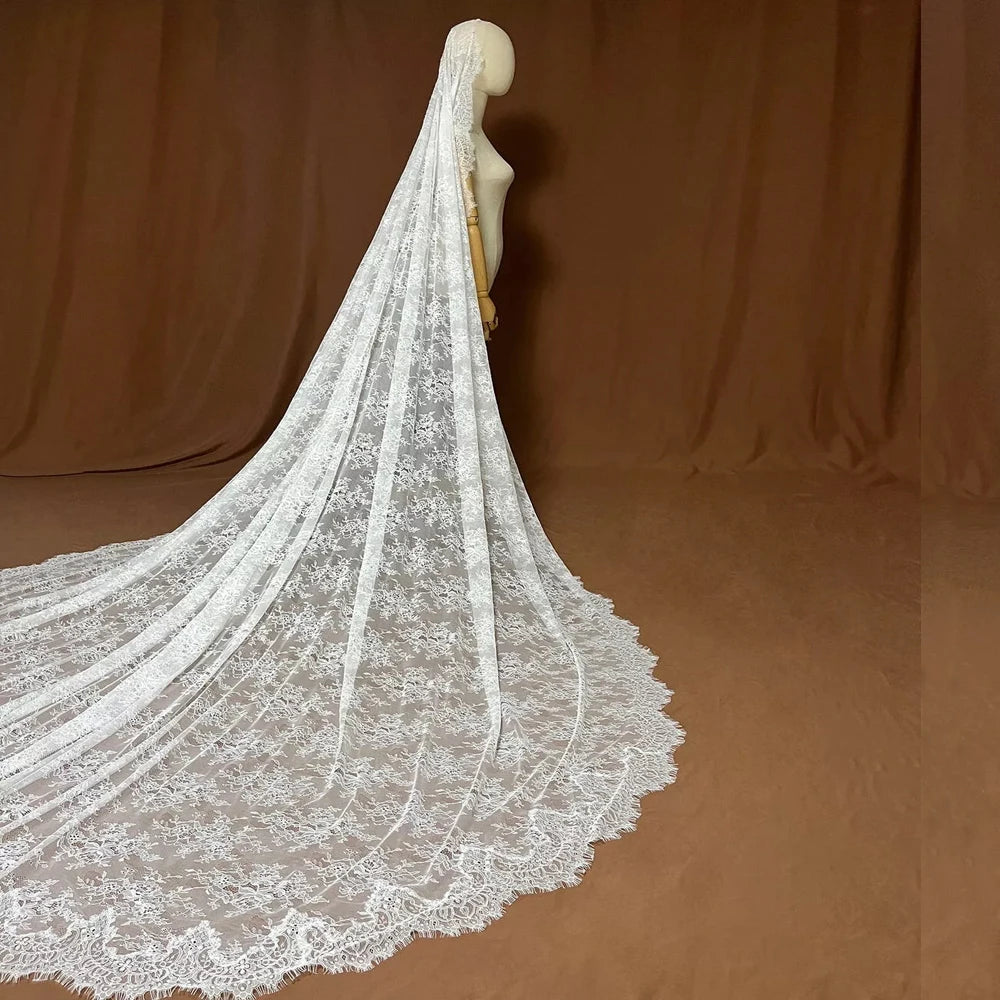 Luxurious Long Appliques Bridal Veil
