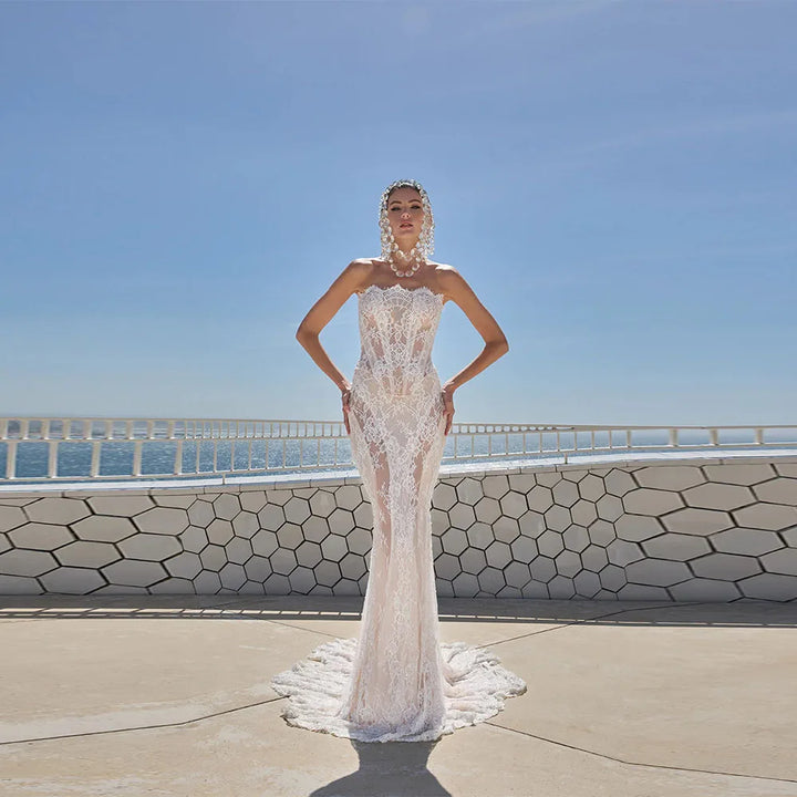 Attractive Lace Appliques Wedding Dress