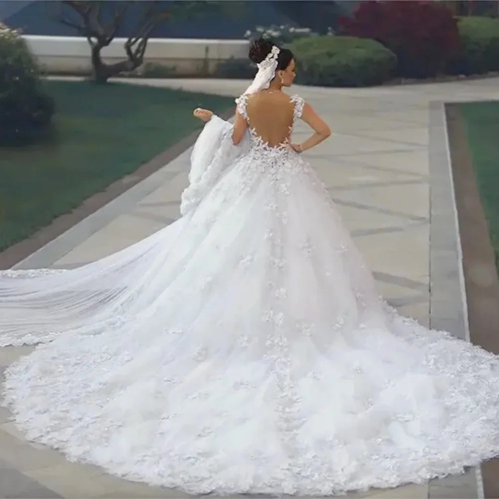 Charmante robe de mariée bouffante en tulle pour femme