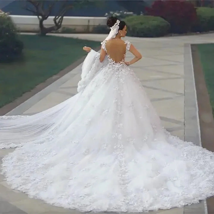 Charmante robe de mariée bouffante en tulle pour femme