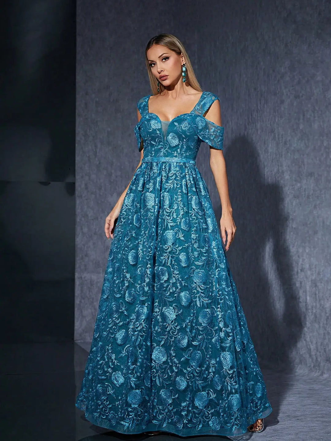 Luxurious Embroidered High-end Evening Gown