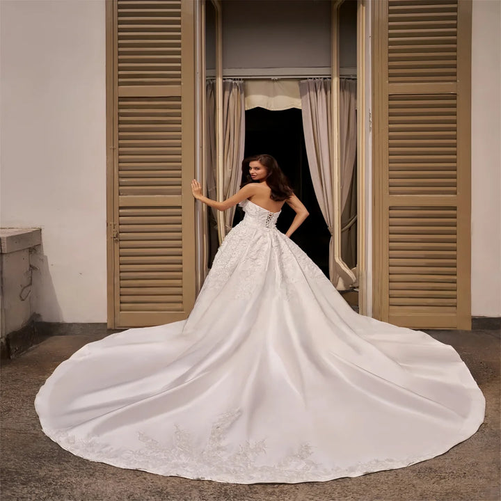 Exquisite Strapless Lace-Up Bridal Couture