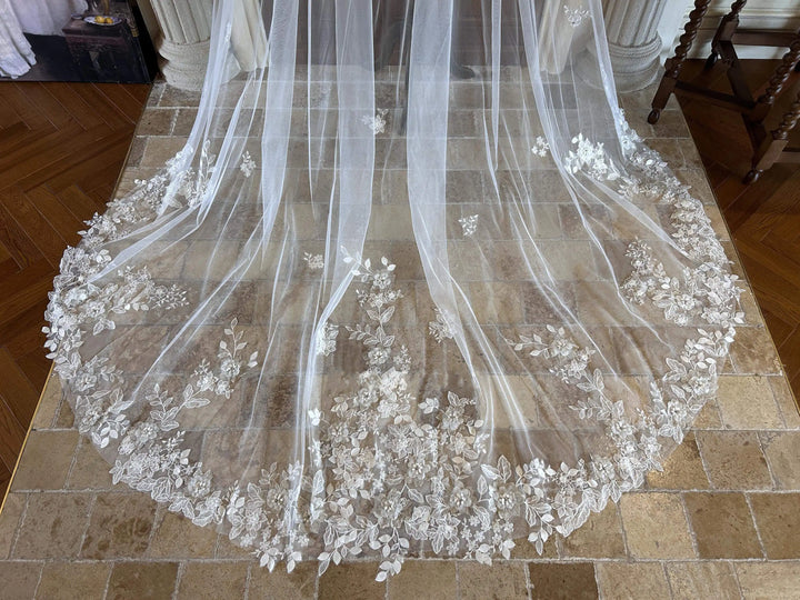 Lovely 3D Appliqued Lace Bridal Veil