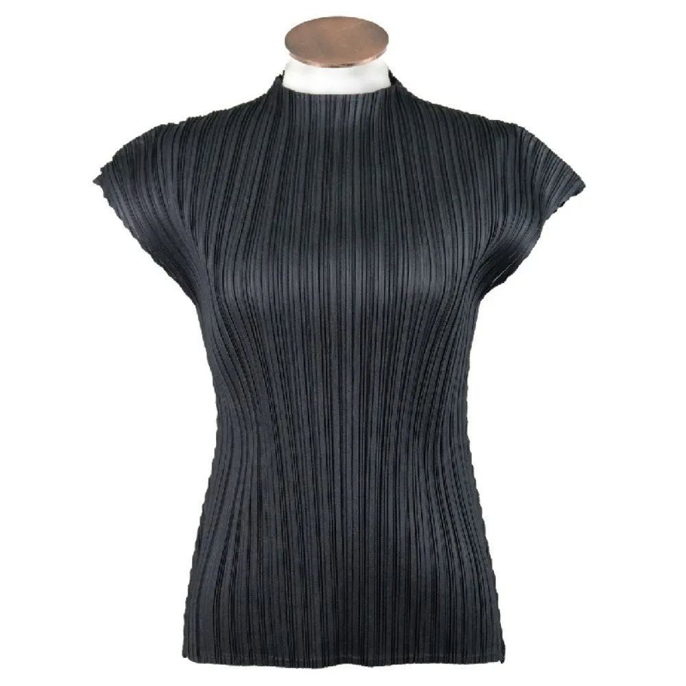 Fly-Sleeved Pleated T-Shirt