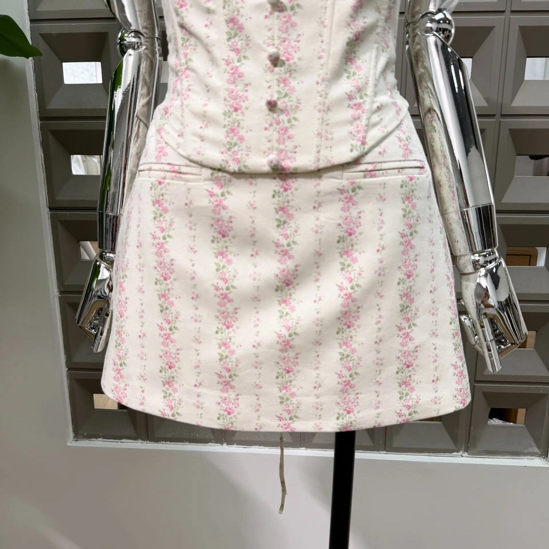 Floral mini skirt with gathered waist seam and front inset panels, skirt close-up