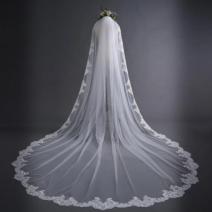 Delicate One Layer Lace Edge Bridal Veil
