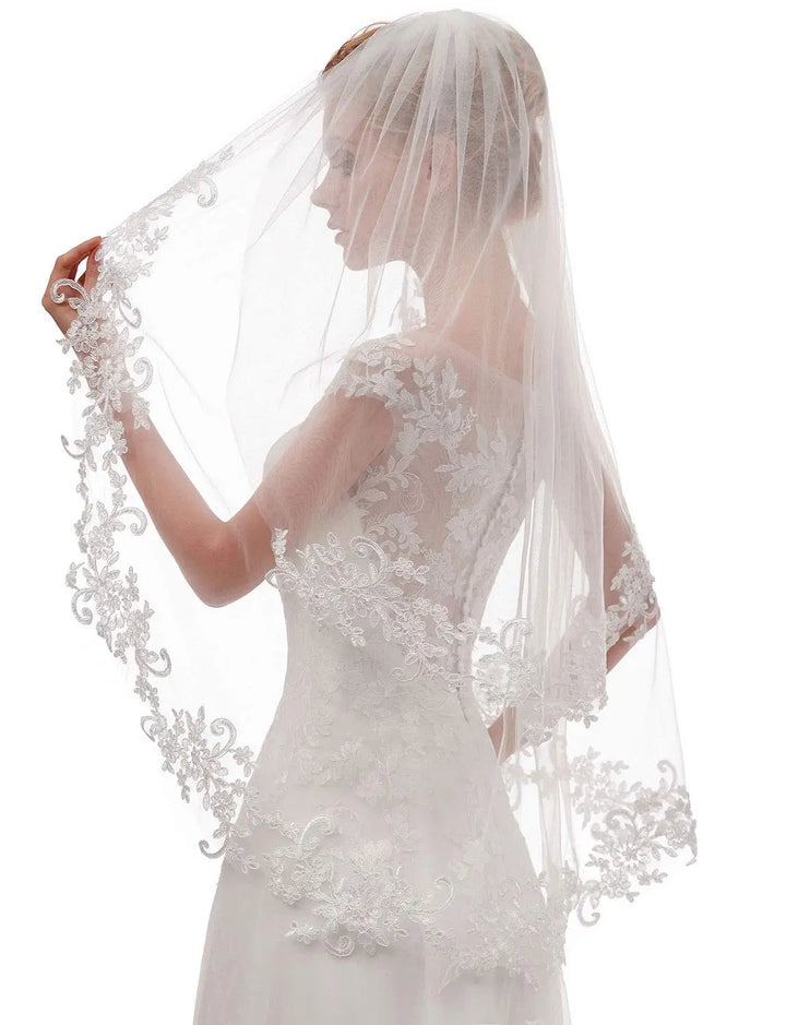 Elegant Short 2 Tier Lace Wedding Veil