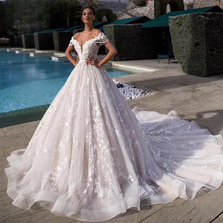 Elegant Appliques Bride Dress