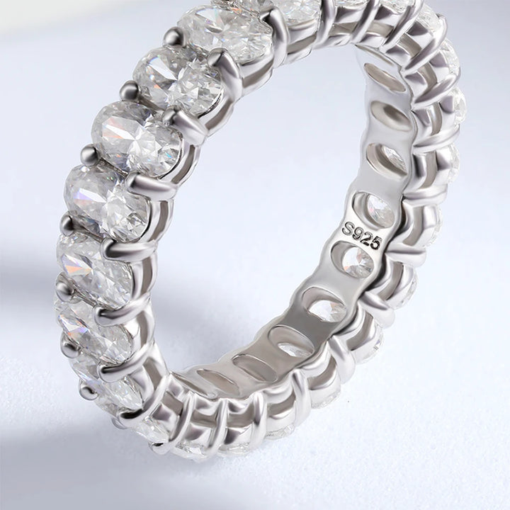 Charming Oval Cut Moissanite Ring