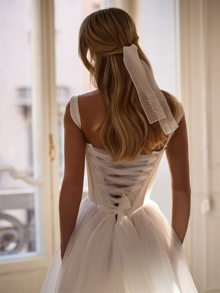 Alluring Spaghetti Straps Bridal Gown
